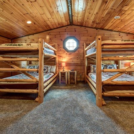 Celebration Lodge, 4 Bedrooms, Sleeps 18, Pool Table, Hot Tub Gatlinburg Buitenkant foto