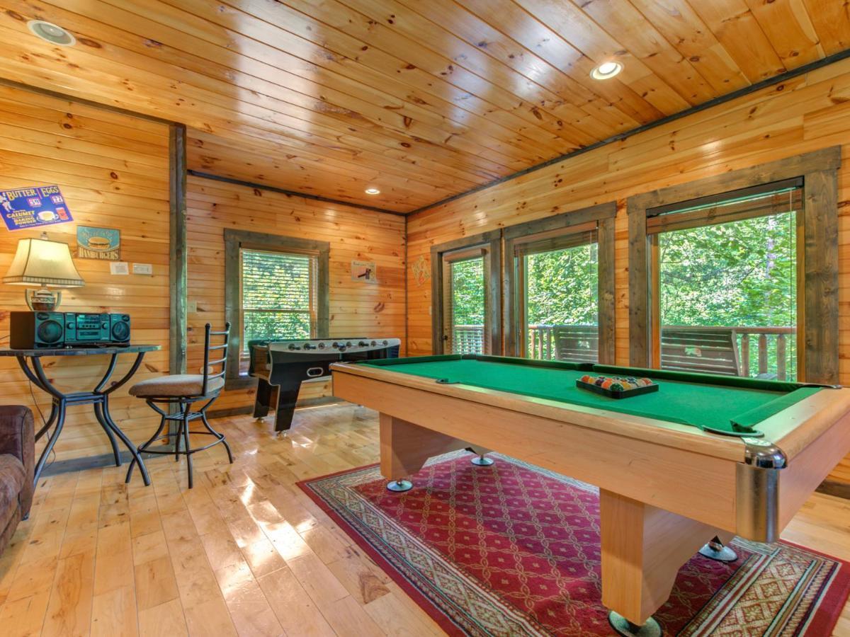 Celebration Lodge, 4 Bedrooms, Sleeps 18, Pool Table, Hot Tub Gatlinburg Buitenkant foto