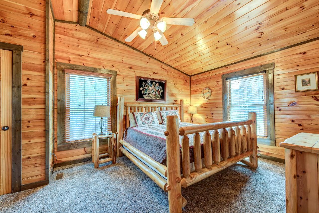Celebration Lodge, 4 Bedrooms, Sleeps 18, Pool Table, Hot Tub Gatlinburg Buitenkant foto