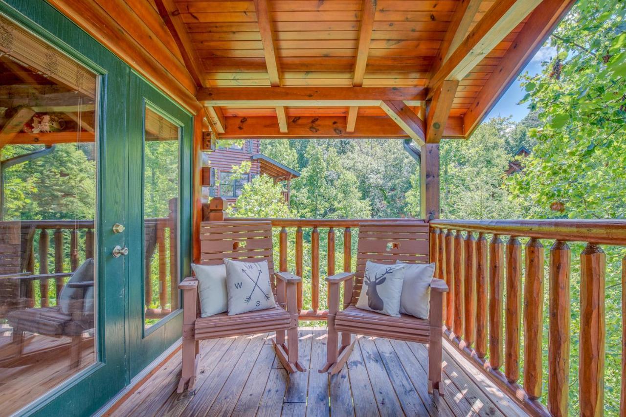 Celebration Lodge, 4 Bedrooms, Sleeps 18, Pool Table, Hot Tub Gatlinburg Buitenkant foto