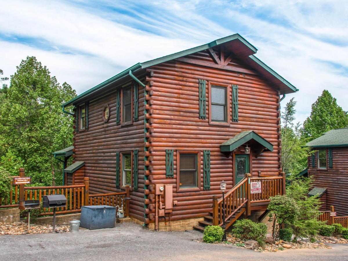 Celebration Lodge, 4 Bedrooms, Sleeps 18, Pool Table, Hot Tub Gatlinburg Buitenkant foto