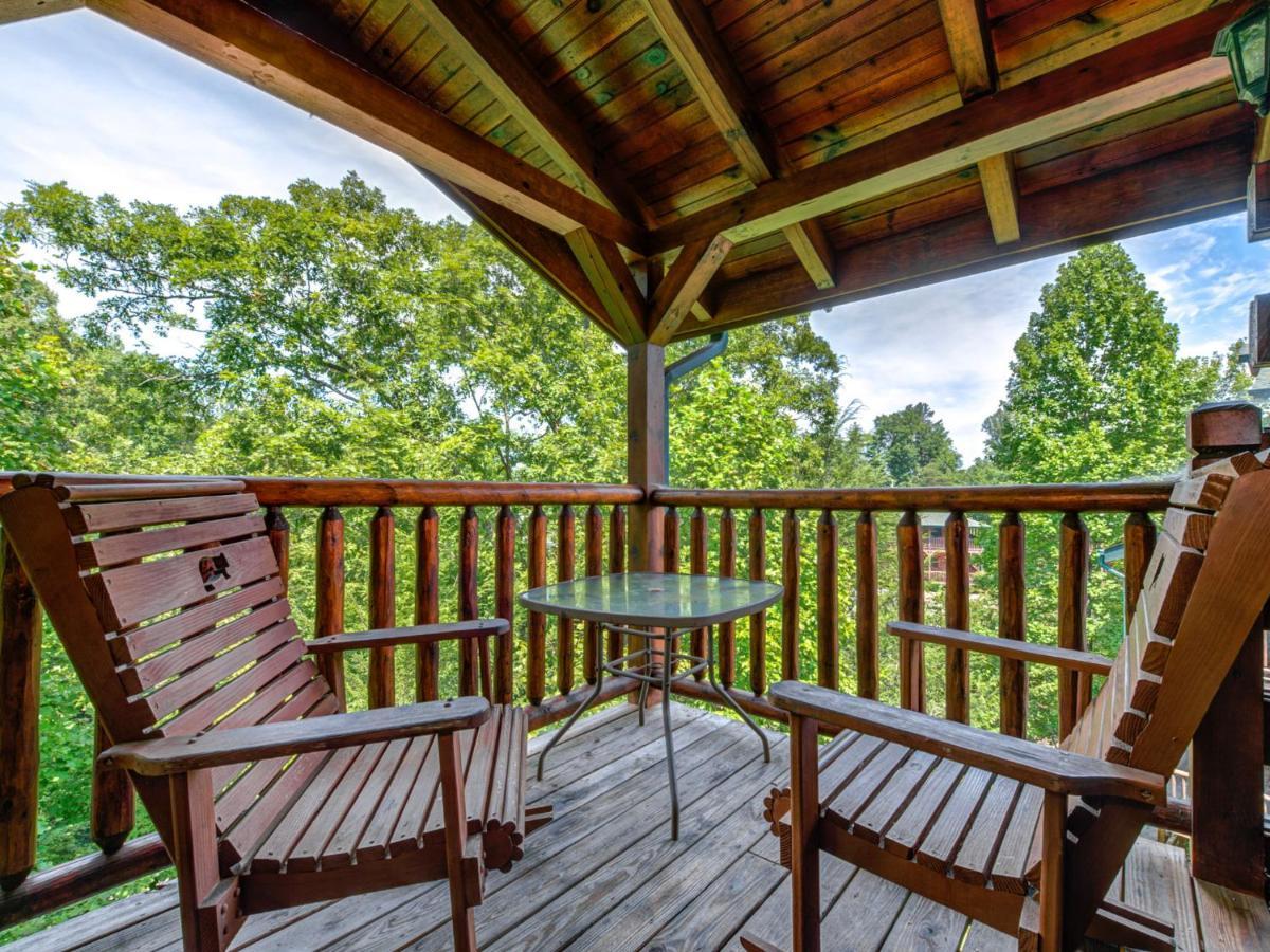 Celebration Lodge, 4 Bedrooms, Sleeps 18, Pool Table, Hot Tub Gatlinburg Buitenkant foto
