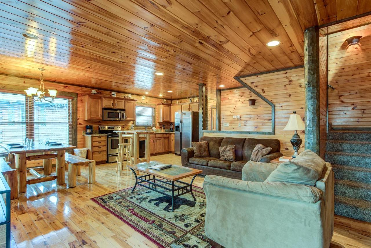 Celebration Lodge, 4 Bedrooms, Sleeps 18, Pool Table, Hot Tub Gatlinburg Buitenkant foto