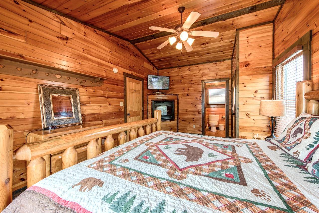 Celebration Lodge, 4 Bedrooms, Sleeps 18, Pool Table, Hot Tub Gatlinburg Buitenkant foto