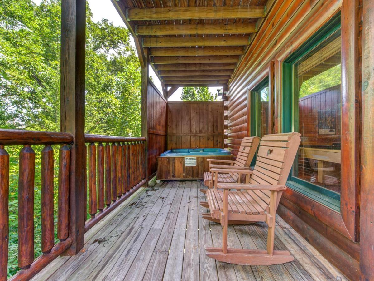 Celebration Lodge, 4 Bedrooms, Sleeps 18, Pool Table, Hot Tub Gatlinburg Buitenkant foto