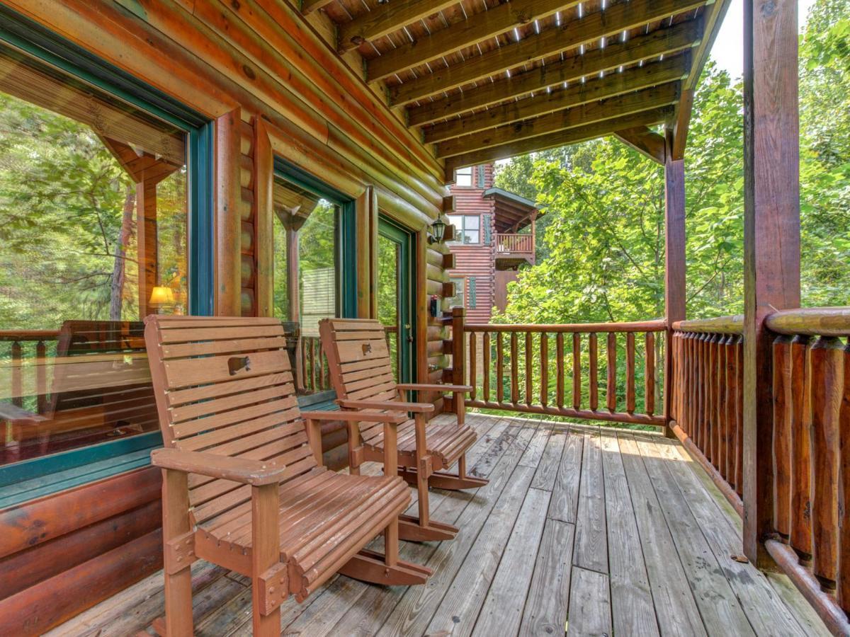 Celebration Lodge, 4 Bedrooms, Sleeps 18, Pool Table, Hot Tub Gatlinburg Buitenkant foto