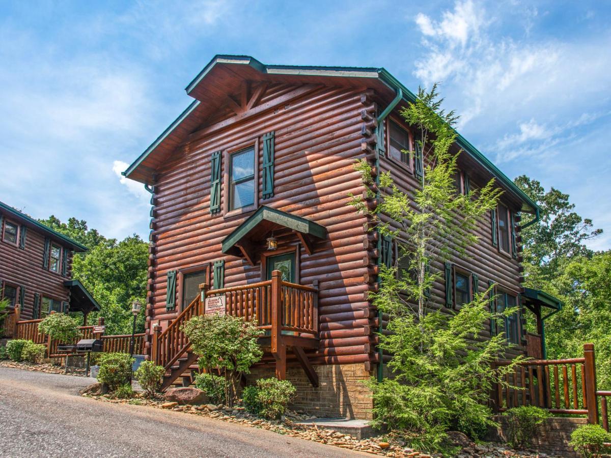 Celebration Lodge, 4 Bedrooms, Sleeps 18, Pool Table, Hot Tub Gatlinburg Buitenkant foto